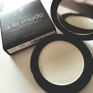 TOUCH À LA MODE powder luminizer
